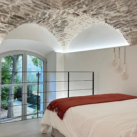 Le Pavillon Des Arenes - Jardin Et Terrasse Prives Apartment *